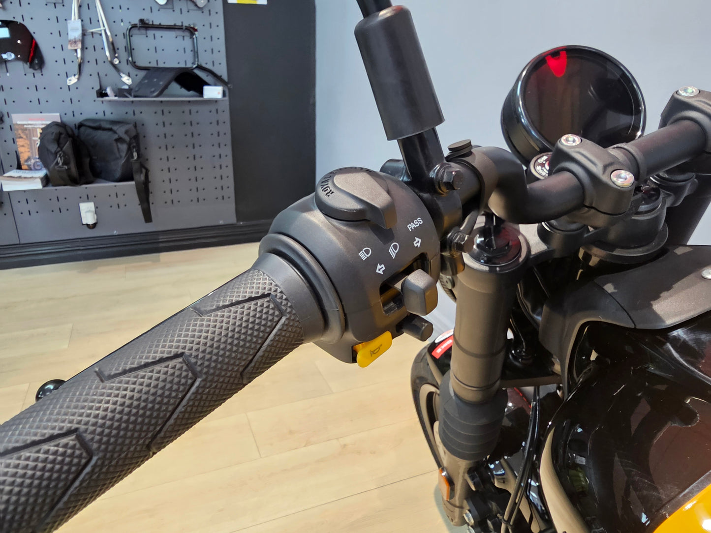 Royal Enfield Guerrilla 450 ex-demo