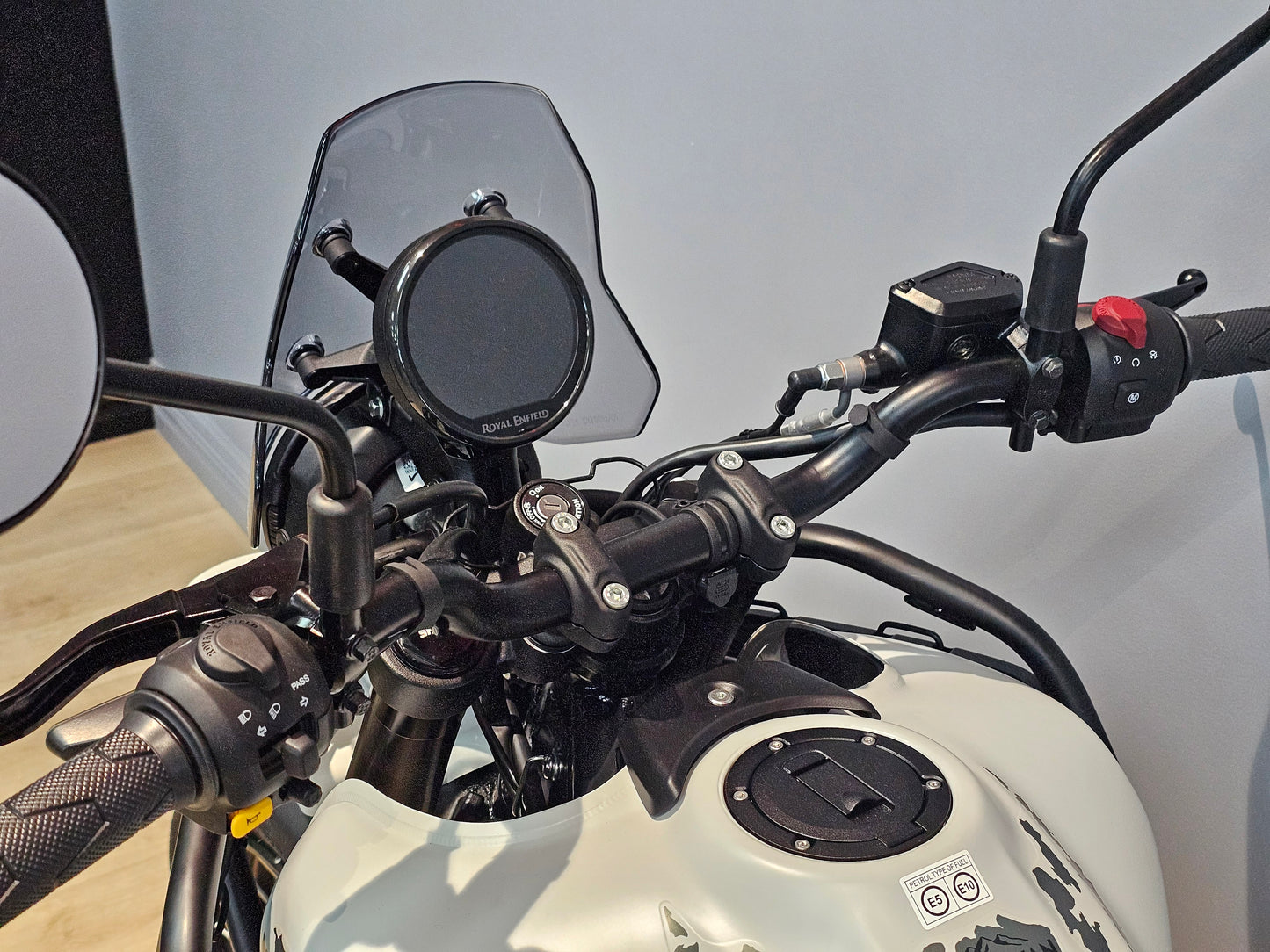 Royal Enfield Himalayan 450 Kamet White