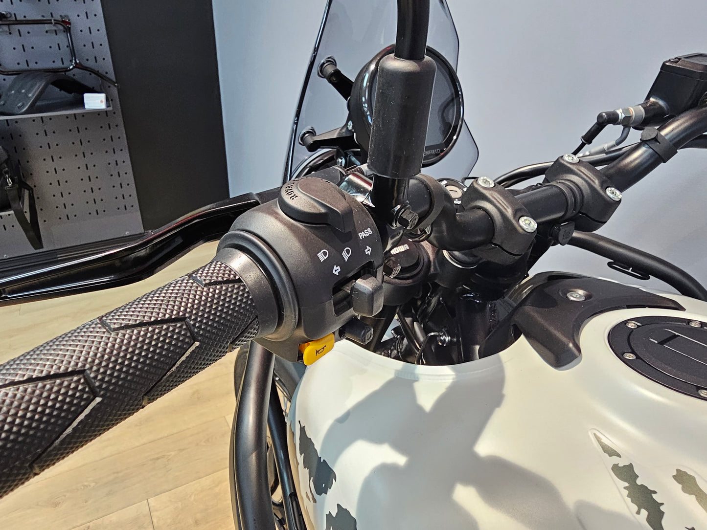 Royal Enfield Himalayan 450 Kamet White