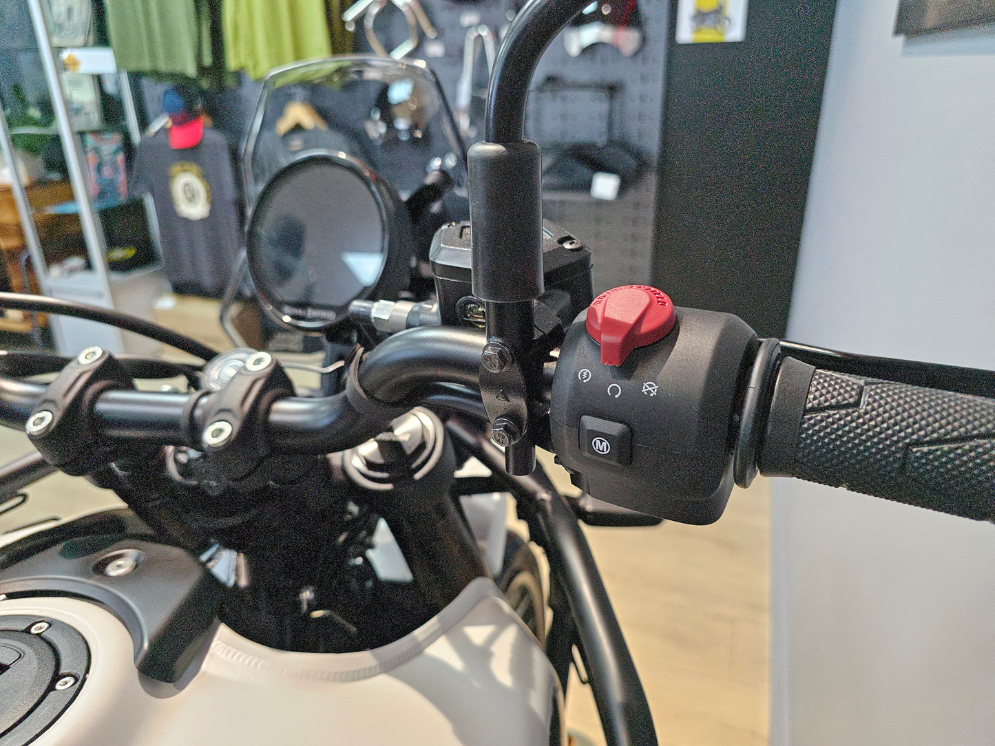 Royal Enfield Himalayan 450 Kamet White