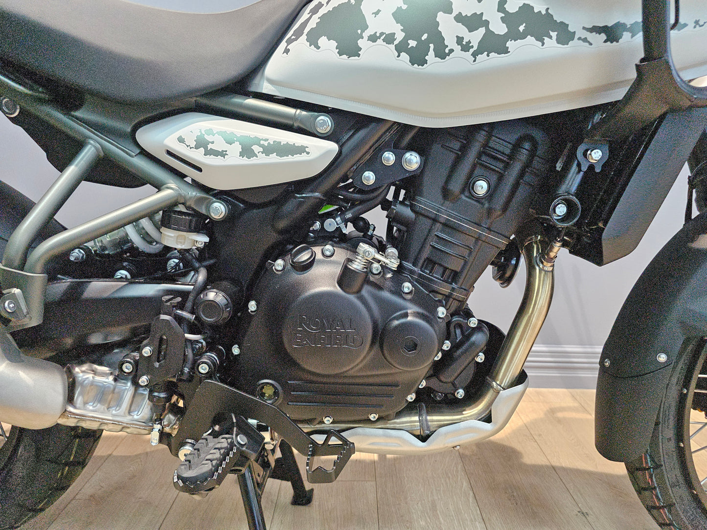 Royal Enfield Himalayan 450 Kamet White