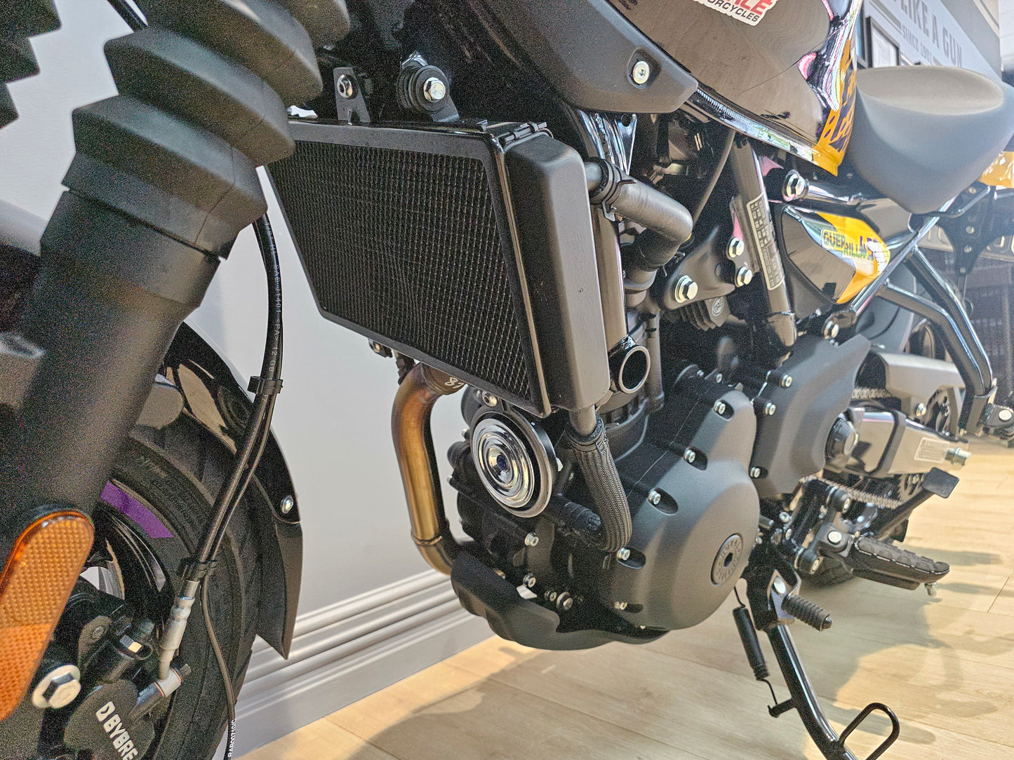 Royal Enfield Guerrilla 450 ex-demo