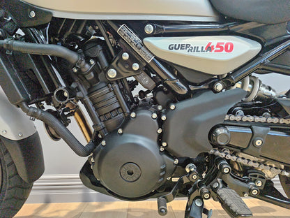 Royal Enfield Guerrilla 450 (Smoke Silver)