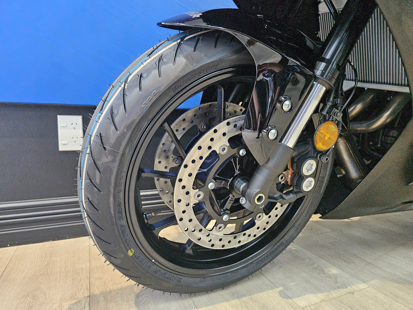 2025 Yamaha YZF-R7 LA