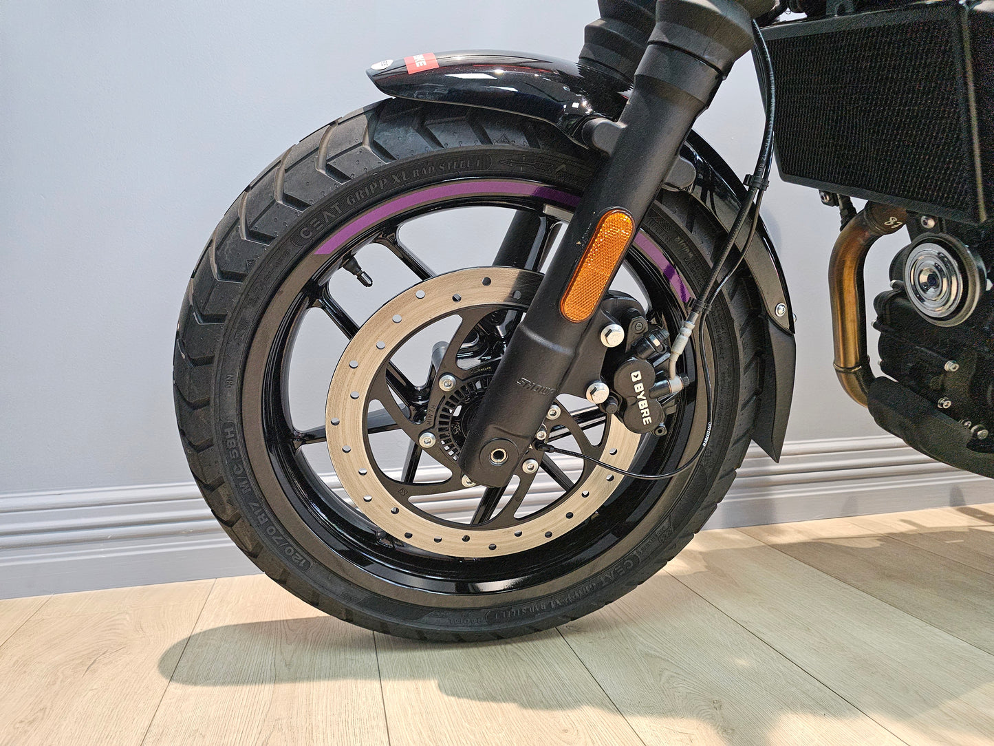 Royal Enfield Guerrilla 450 ex-demo