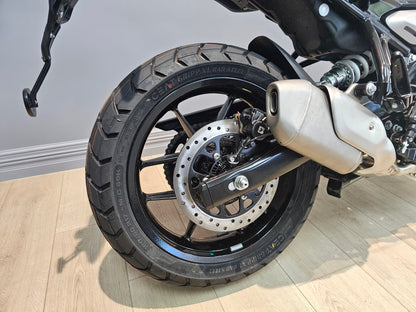 Royal Enfield Guerrilla 450 (Smoke Silver)