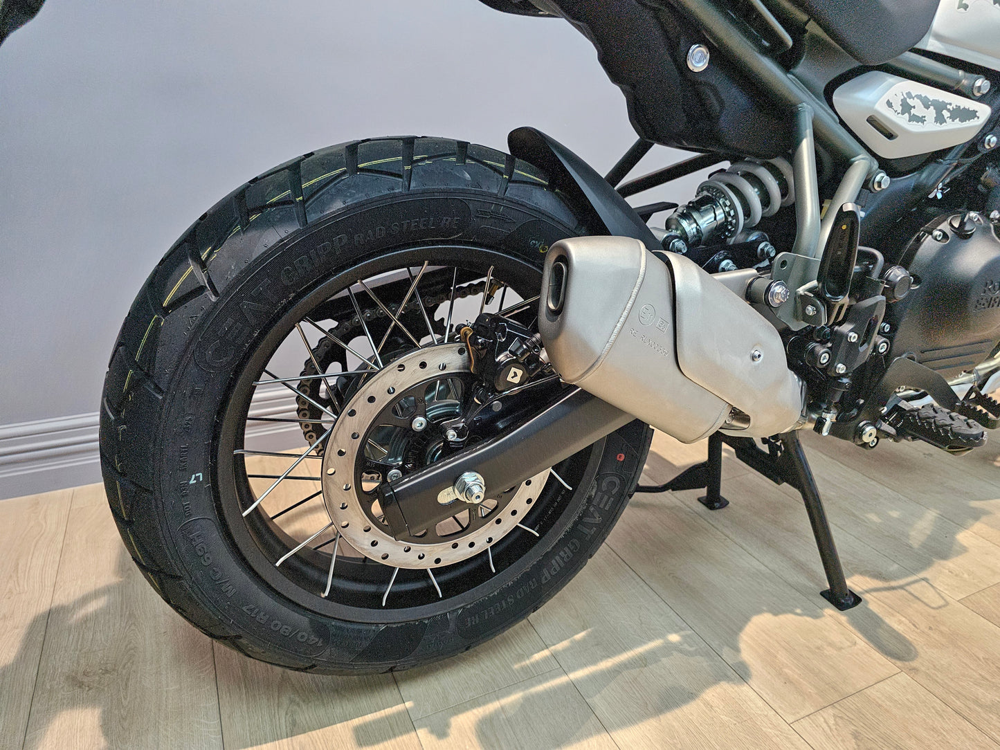 Royal Enfield Himalayan 450 Kamet White