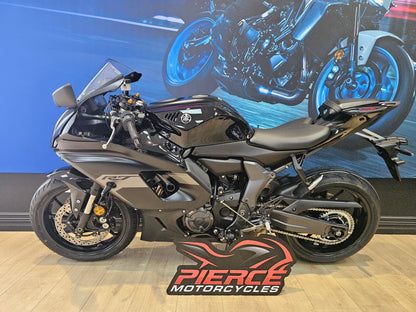 2025 Yamaha YZF-R7 LA