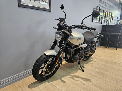 Royal Enfield Guerrilla 450 (Smoke Silver)