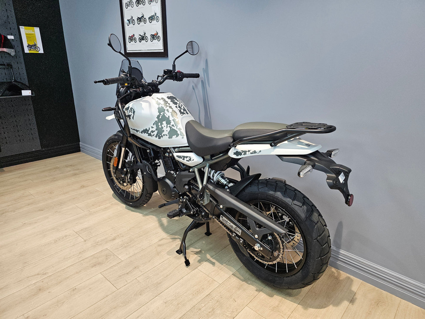 Royal Enfield Himalayan 450 Kamet White