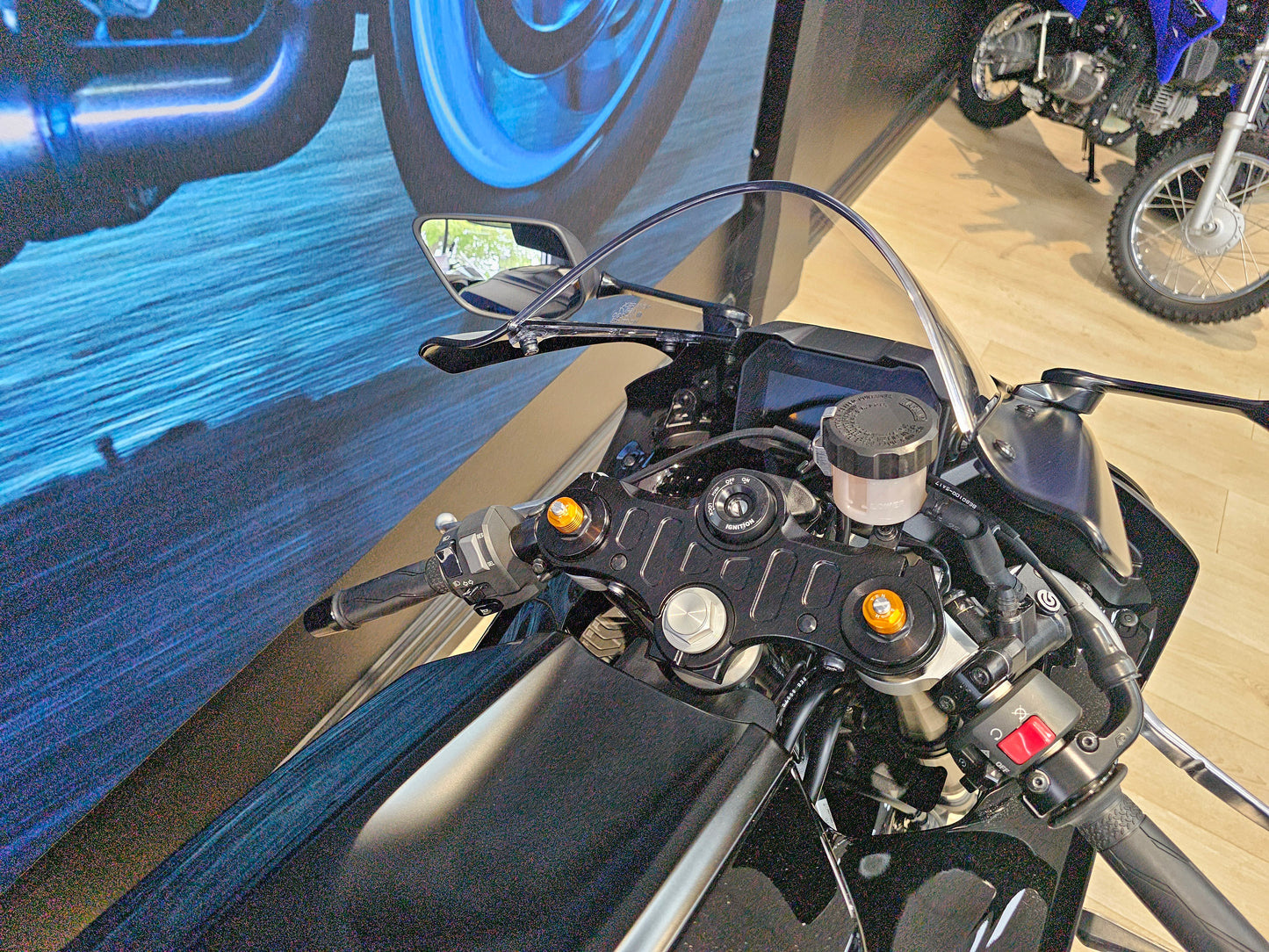 2025 Yamaha YZF-R7 LA