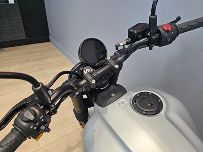 Royal Enfield Guerrilla 450 (Smoke Silver)