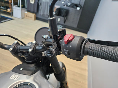 Royal Enfield Guerrilla 450 (Smoke Silver)