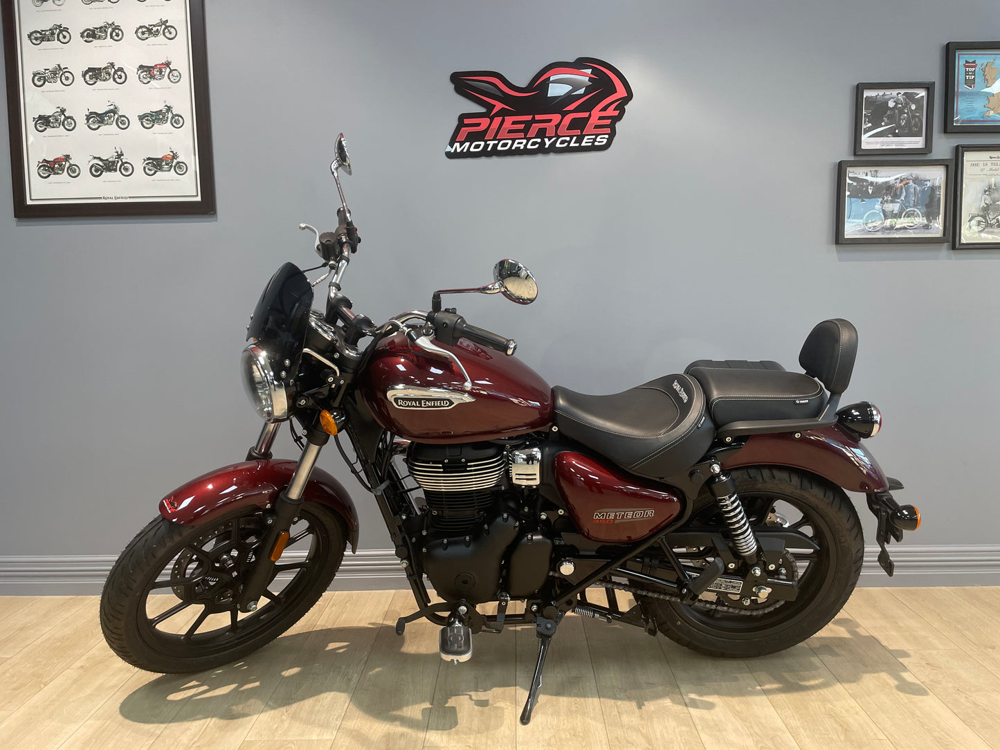 Royal Enfield Meteor 350 Stellar Red