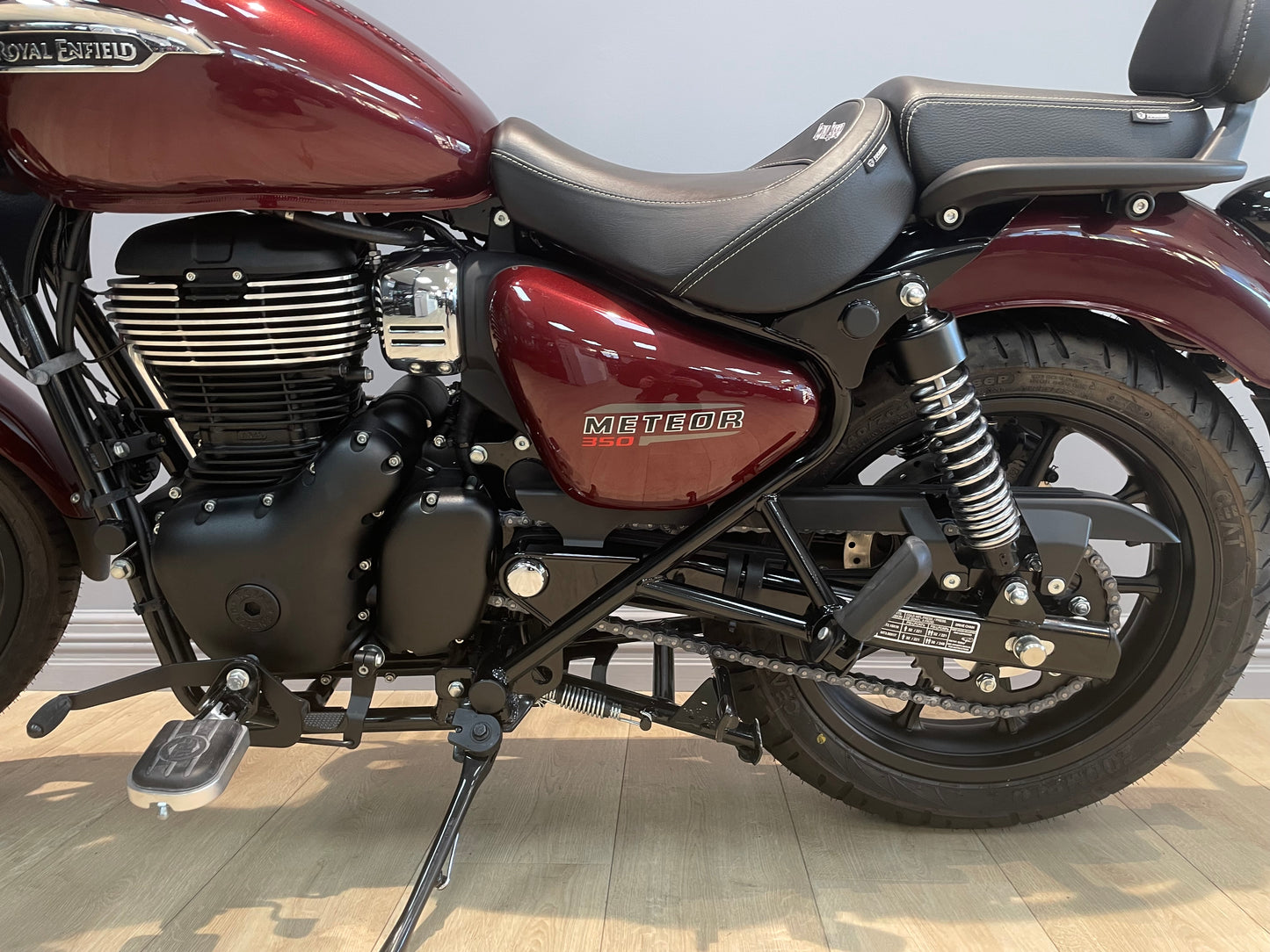 Royal Enfield Meteor 350 Stellar Red