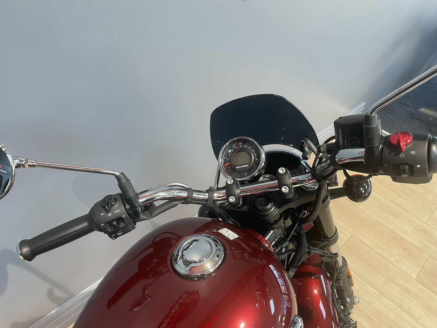 Royal Enfield Meteor 350 Stellar Red