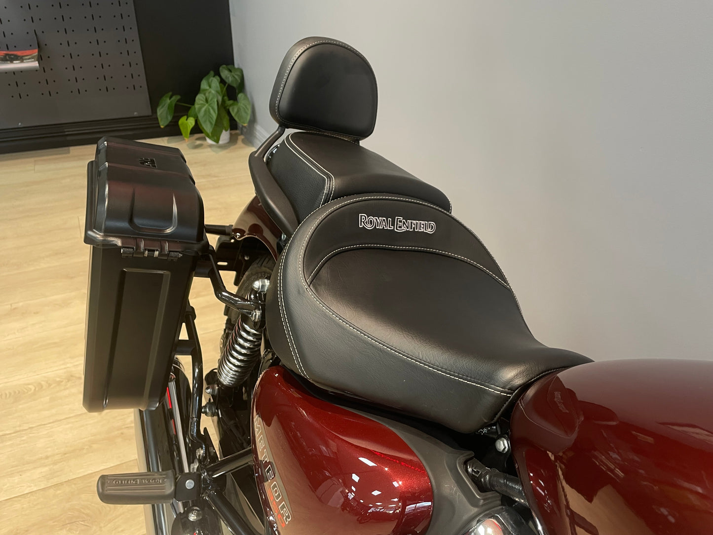 Royal Enfield Meteor 350 Stellar Red