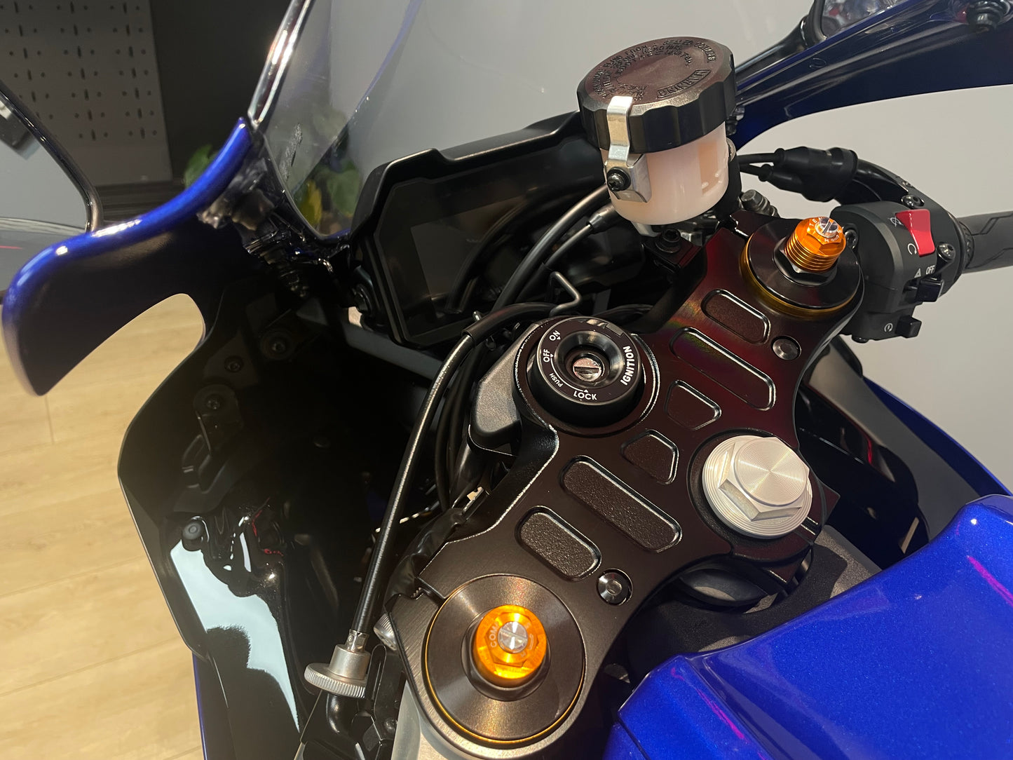 2025 Yamaha YZF-R7 LA