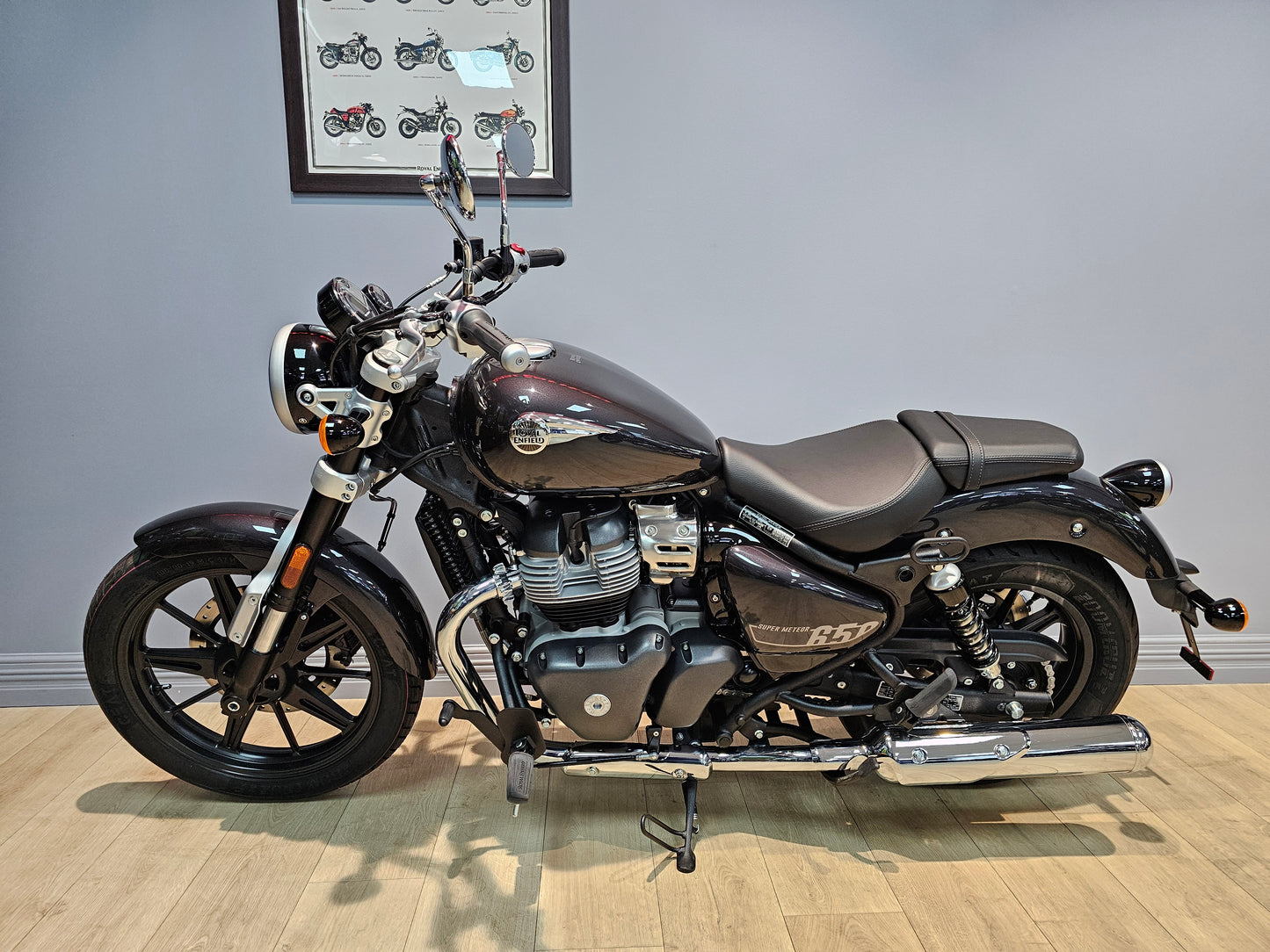 Royal Enfield Super Meteor 650  Side View